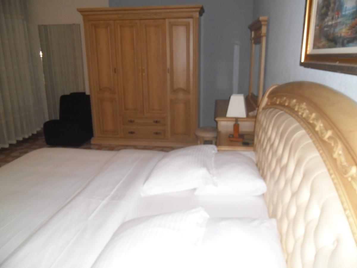 Hotel Vivi Palace Matadi Extérieur photo