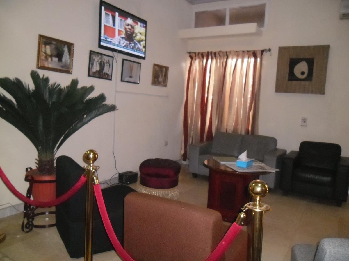 Hotel Vivi Palace Matadi Extérieur photo