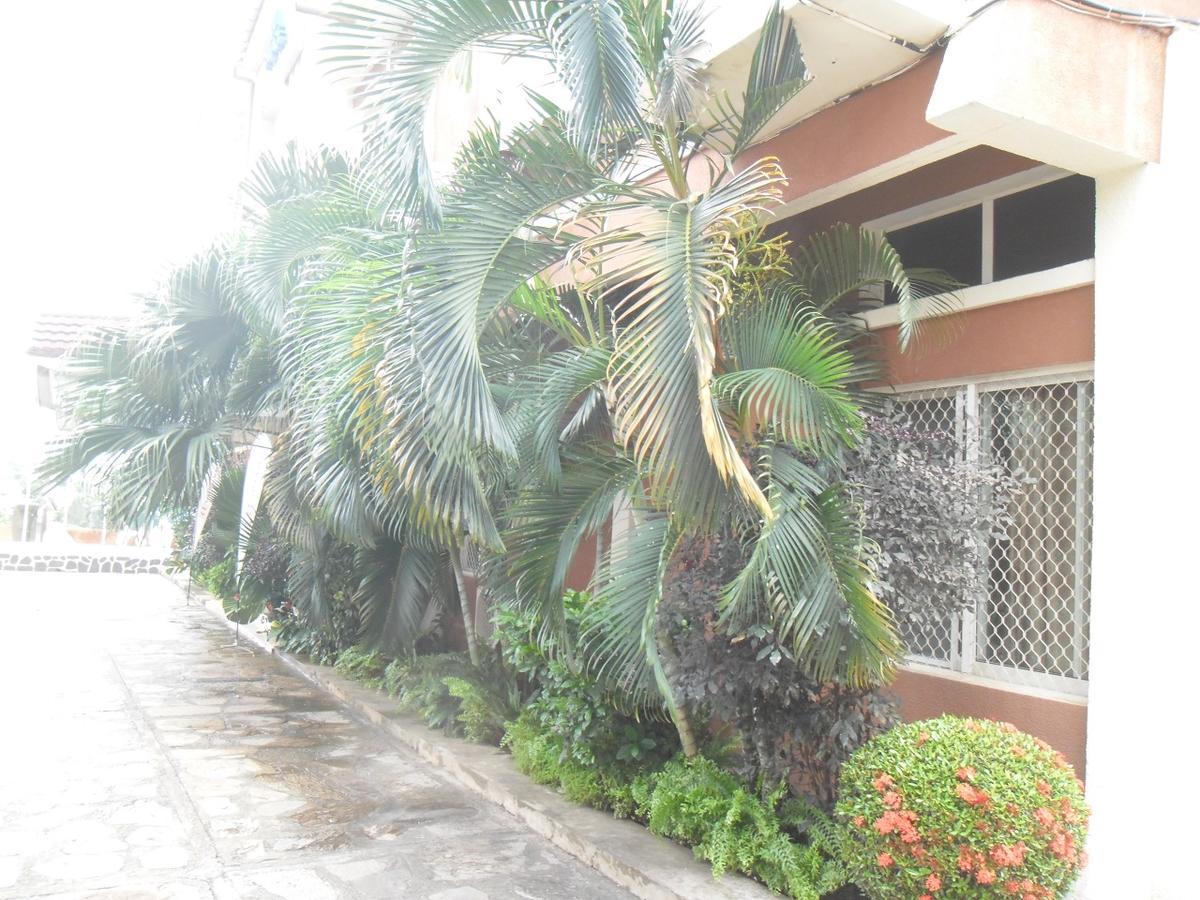 Hotel Vivi Palace Matadi Extérieur photo